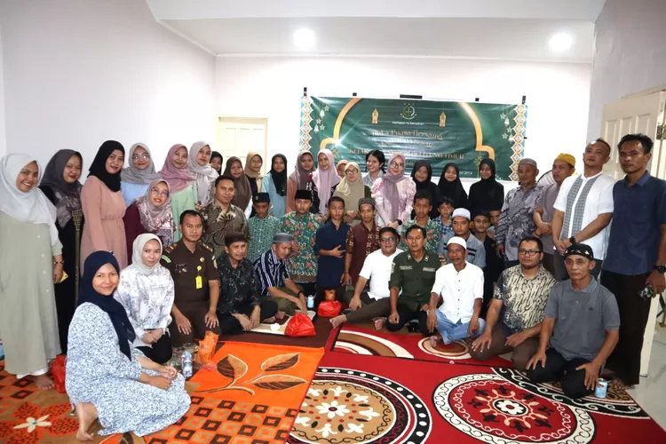 Kajari Beltim memberikan bantuan kepada panti asuhan