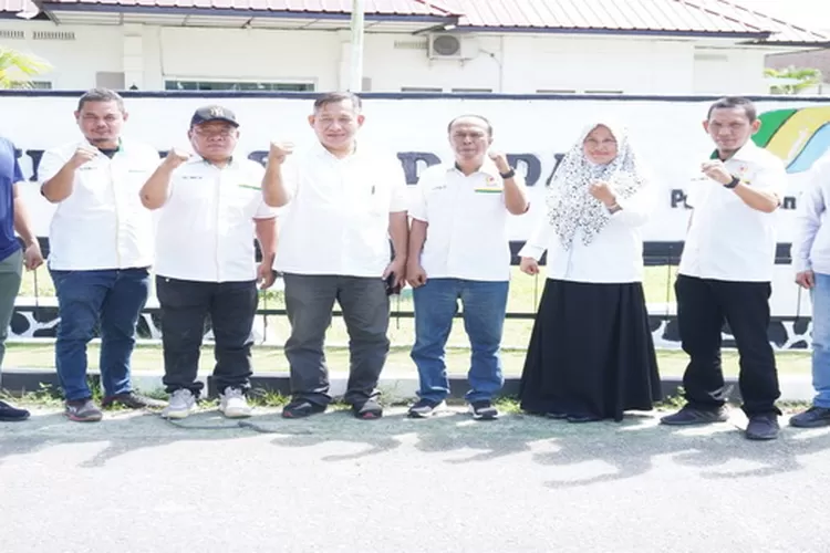 Maneger kebun PTPN IV regional I Sei Dadap bersama pengurus KONI Asahan (Realitasonline.id/HS)