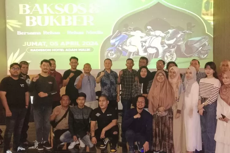 Buka puasa bersama dengan wartawan dan komunitas otomotif.