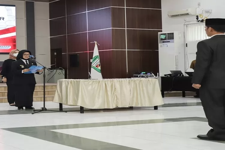 Walikota melantik Junaedi Antonius Sitanggang menjadi Pj Sekda  (Realitasonline.id/RH)