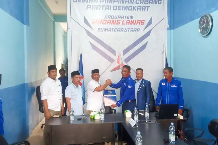 Ahmad Zarnawi Pasaribu, dan Ketua DPC Partai Demokrat, Rabu (24/04/2024) (Realitasonline.id/ SS)