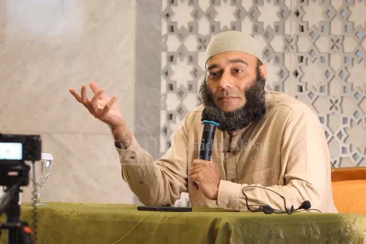 dr Zaidul Akbar merekomendasikan minuman herbal yang mudah dibuat dan dapat meningkatkan sistem kekebalan tubuh. (Tangkapan Layar YouTube dr Zaidul Akbar Official)