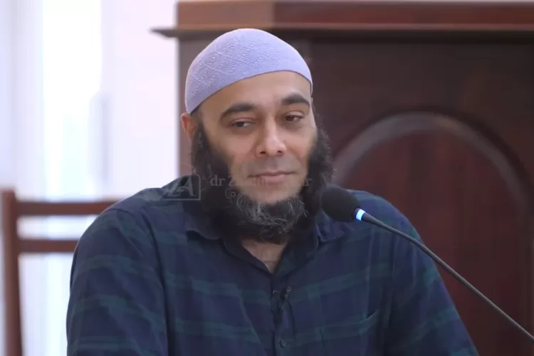 dr Zaidul Akbar mengungkapkan beberapa manfaat dan cara penggunaan jahe, lengkuas, ketumbar, dan serai sebagai alternatif sehat tanpa obat kimia. (Tangkapan Layar YouTube dr Zaidul Akbar Official)