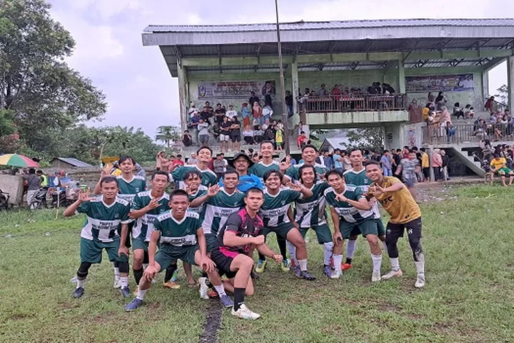 Kesebelasan TN Sipirok memastikan diri meraih Juara III pada Turnamen Sipirok Football Cup I 2024, setelah menang 4-0 atas Putra Buana Sipirok Godang  (Realitasonline.id/Riswandy)