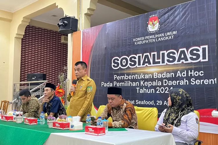  Pj Bupati Langkat diwakili Asisten I Drs H Mulyono hadiri sosialisasi pembentukan Badan Ad Hoc pada pilkada serantak tahun 2024  (Realitasonline.id/AA)