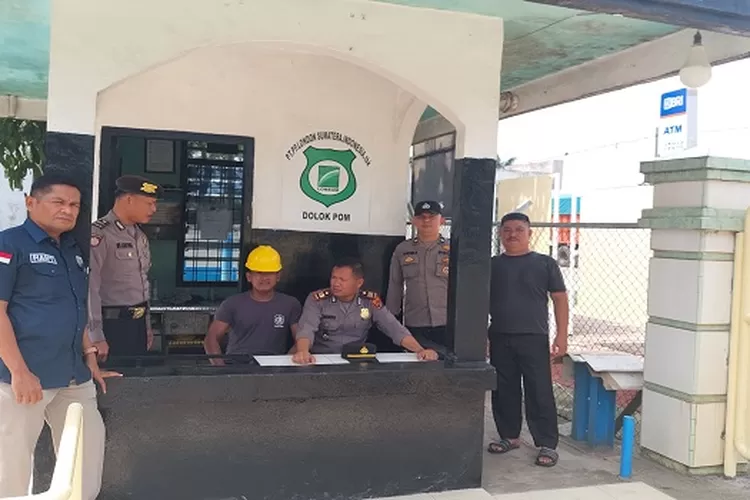 memastikan May Day Aman di Batu Bara, Jajaran Polsek menjaga keamanan dan melakukan patroli (Realitasonline.id/GS)