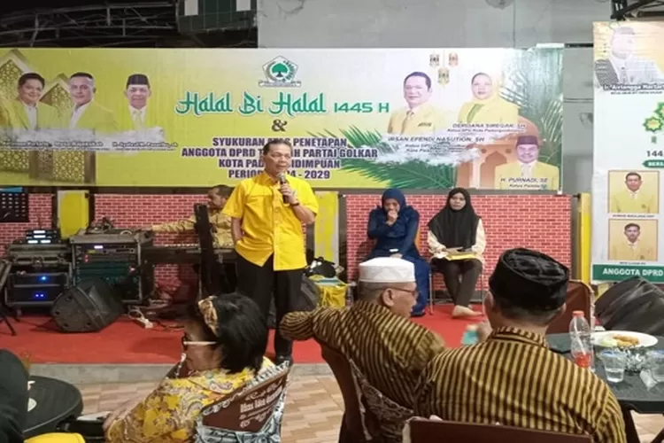 Sekretaris Wantim Golkar Sumut Syahrul Pasaribu memberi sambutan pada acara halal bi halal sekaligus syukuran atas penetapan anggota DPRD terpilih dari Partai Golkar Kota Padangsidimpuan hasil Pemilu tahun 2024  (Realitasonline.id/Riswandy)