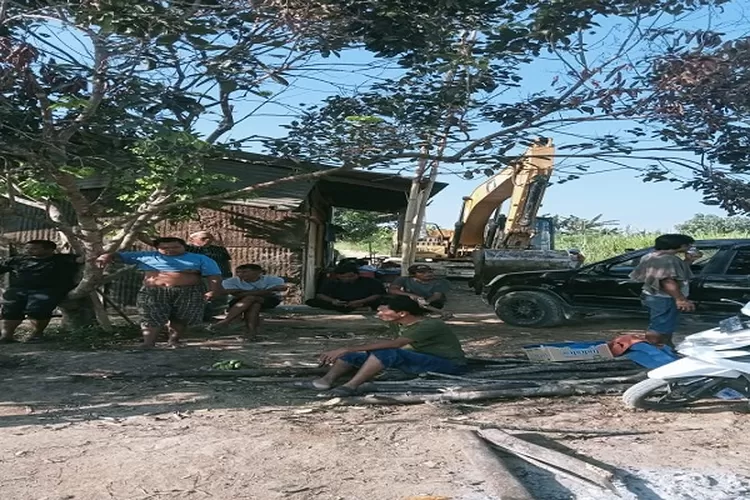 Beko diduga milik penambang galian C diduga ilegal (Realitasonline.id/zul)