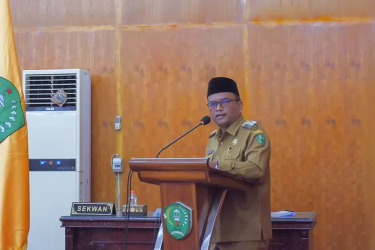Pj Wali Kota Letnan Saat Menyampaikan Sambutan Pada Rapat Paripurna DPRD LKPJ Wali Kota Padangsidimpuan 2024