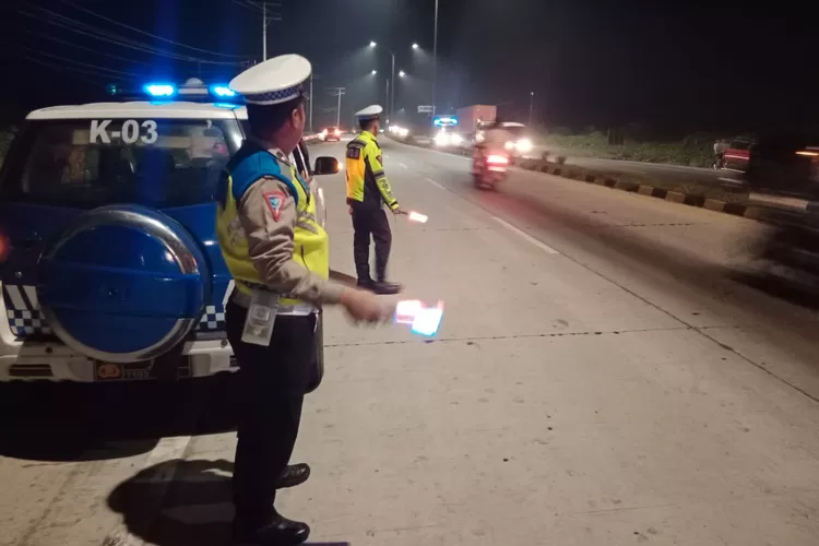 Sat Lantas Polres Batu Bara menggelar patroli blue light malam hari