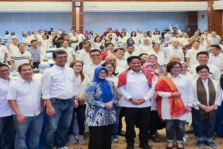 Wali Kota Pematangsiantar dr Susanti Dewayani bersama para Alumni FK-UGM dan Kagama Sumut ( Realitasonline.id/RH)