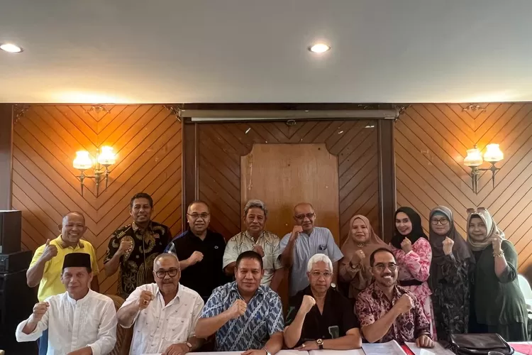 Pj Bupati Abdya H Darmansah (tengah) saat menghadiri pertemuan Silaturahmi dan Rapat Konsolidasi Pra Mubes Solidaritas Swadaya di Jakarta, Sabtu (11/5)