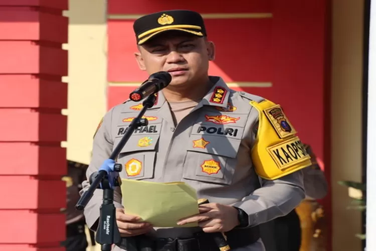Kapolresta Deli Serdang Kombes Pol Raphael Sandhy Cahaya Priambodo SIK memberikan arahan dan bimbingan dalam Sertijab di Mako Polresta Lubuk Pakam (Realitasonline.id/zul)