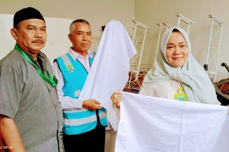 Setiap tahun pada momen penyelenggaraan ibadah haji di Embarkasi Medan, PDAM Tirtanadi Medan tetap konsisten dan berkesinambungan memberikan handuk kecil kepada seluruh jamaah dari Embarkasi ini.  Seperti pada tahun 2024, PDAM Tirtanadi memberikan sebanyak 8,624 helai handuk putih ke Kantor Wilayah 