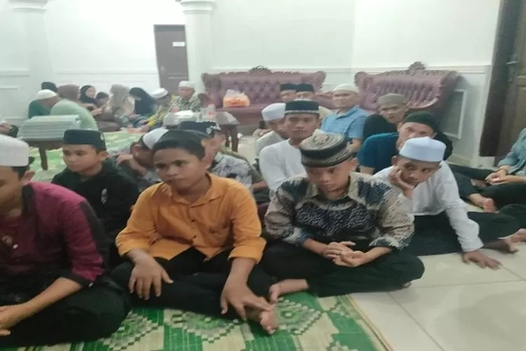 Kafilah MTQ Kabupaten Tapsel mengasah kemampuan dengan mengikuti TC di mess Pemkab Tapsel, Jalan STM, Kota Medan ( Realitasonline.id/Dok)