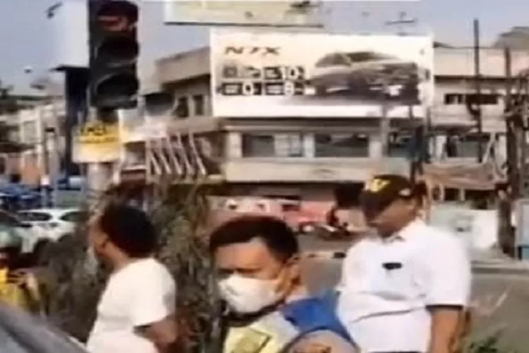 Tangkapan layar penarikan mobil di Jalan Gatot Subroto Medan (Realitasonline.id/Dok)