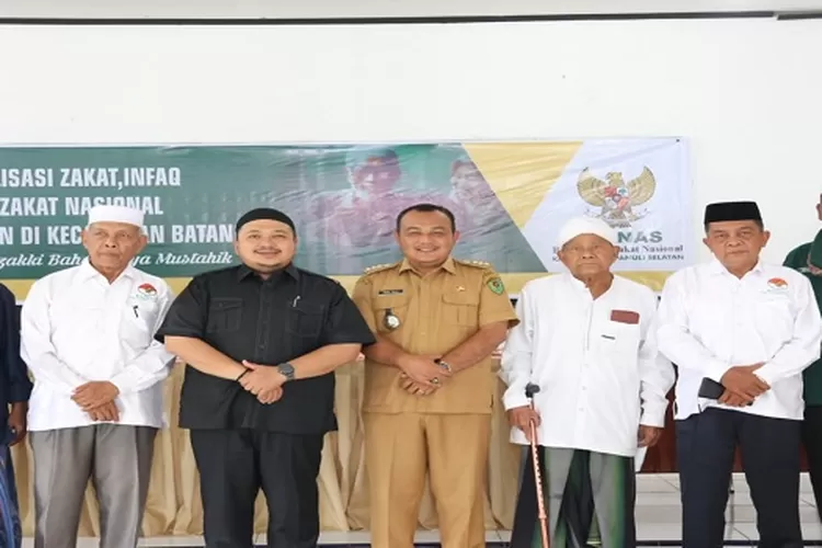 Bupati Tapsel Dolly Pasaribu membuka secara resmi sosialisasi ZIS, kepada Kepala Sekolah SD dan SMP, Kepala Puskesmas, Lurah/Kepala Desa se Kecamatan Batang Toru&nbsp; ( Realitasonline.id/Riswandy)