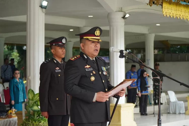 Kapolres Langkat saat memimpin upacara peringatan Hari Kebangkitan Nasional tahun 2024 di Alun-alun Stabat (Realitasonline.id/AA)