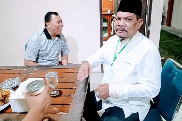 Momen Rahudman Harahap Bernostalgia dengan Ahmad Qosbi saat Lepas Calhaj Kloter 8 Asal Tanjungbalai dan Medan