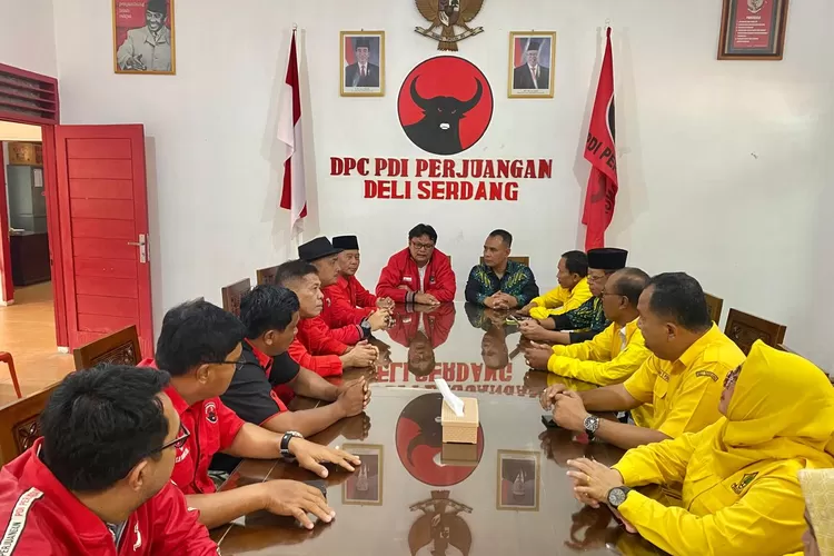 Kunjungan Ketua DPD Golkar Deli Serdang H Hamdani Syahputra diterima Sekretaris PDIP di kantornya