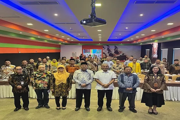 Ketua DPRD Sumut Sutarto saat menjadi pemateri di kegiatan Forum Group Discussion bersama BPIP dan seluruh Kakanwil Kemenag Kabupaten/Kota se Sumut ( Realitasonline.id/mis)