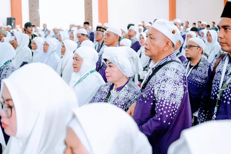 Para Dhuyufurrahman saat akan diberangkatkan dari Embarkasi Medan/KNO pada fase gelombang 1.