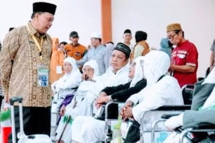 Sambut Kedatangan jemaah Kloter 12 Deli Serdang di Asrama Haji, Jumat (24/5/2024), Ahmad Qosbi minta petugas layani Dhuyufurrahman dengan maksimal.