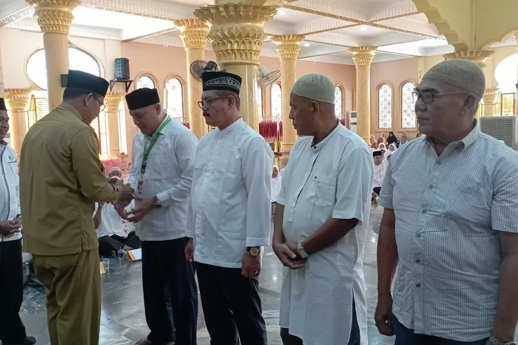 Pj Bupati Aceh Selatan: Pesan Pada Calon Jamaah Haji Jaga Kesehatan dan Ukhuwah Islamiyah.(Realitasonlone.id/ ZUL)