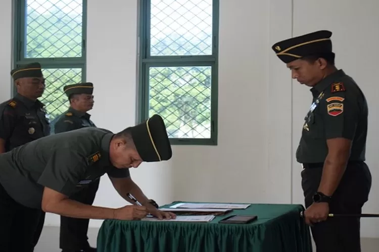 Prosesi dan penandatanganan sertijab di Makodim 0204/DS dipimpin Dandim Letkol Inf Alex Sandri (Realitasonline.id/zul)