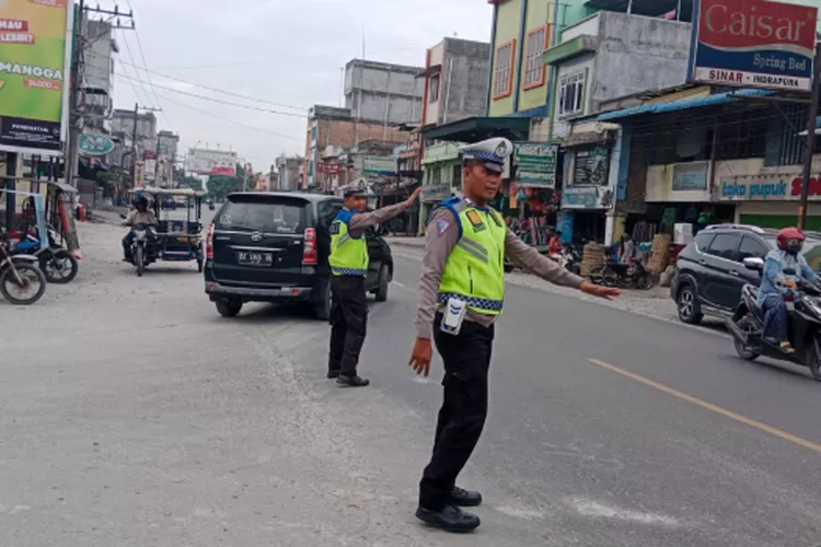 Sat Lantas Polres Batu Bara saat melakukan Public Address di Sepanjang jalan lintas di wilayah hukum Polres Batu Bara.