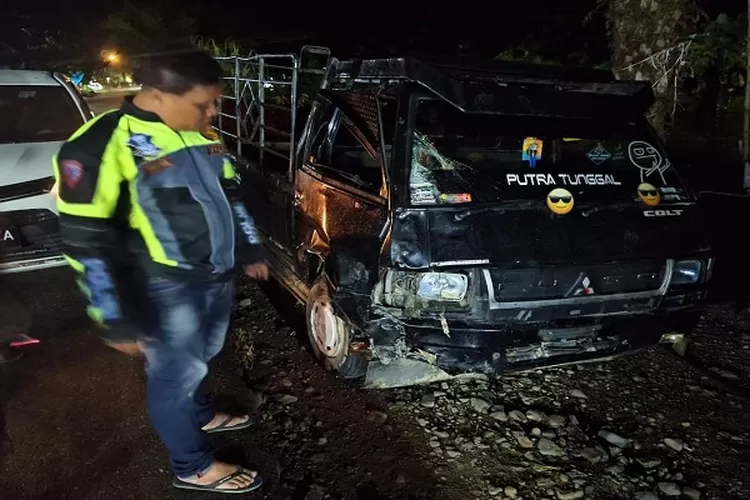 Personil Sat Lantas Polres Tapsel saat melakukan olah TKP kejadian Laka Lantas  (Realitasonline.id/Riswandy)