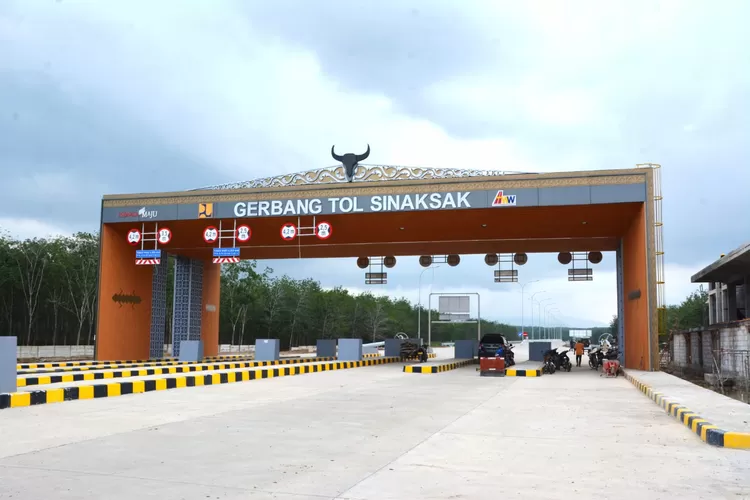 Via Ruas Kuala Tanjung &ndash; Tebing Tinggi &ndash; Parapat  Dulu 3,5 Jam Perjalanan Sekarang Hanya 1,5 Jam Saja ke Danau Toba