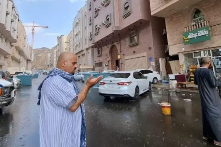 Peristiwa langka, Allah SWT turunkan Rahmat Nya, Makkah, Mina diguyur hujan pukul 16.00 WAS, Senin (17/6/2024).