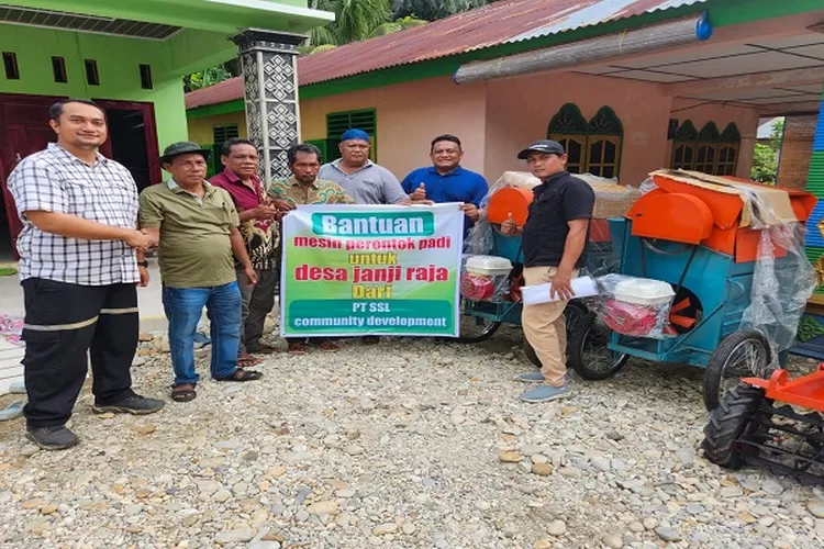 PT SSL Berikan bantuan Alsintan beberapa Desa di wilayah kecamatan Barumun Tengah, Sabtu (22/6/2024) ( Realitasonline.id/SS)
