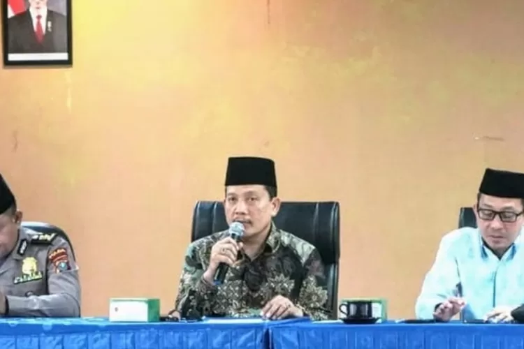 Kabag TU Kanwil Kemenag Sumut Muhammad Yunus saat memimpin rapat kesiapan kepulangan jemaah tamu Allah asal Sumatera Utara di Asrama Haji Medan, Sabtu (22/6/2024).