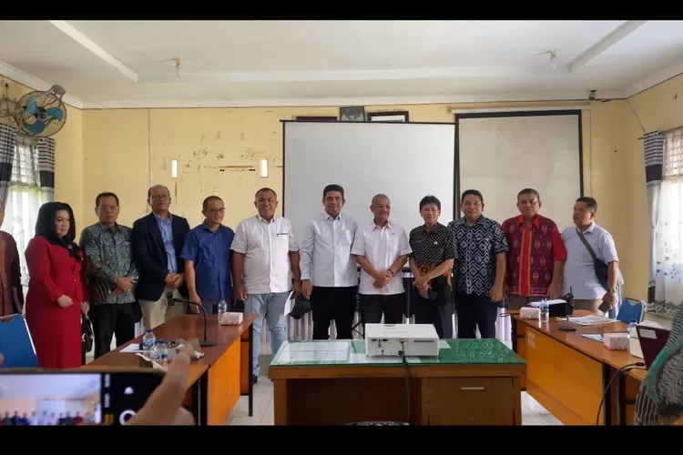  Sutarto, saat melakukan kunjungan bersama Komisi B DPRD Sumut ke Dinas Pertanian Kabupaten Asahan (Realitasonline.id/mis)