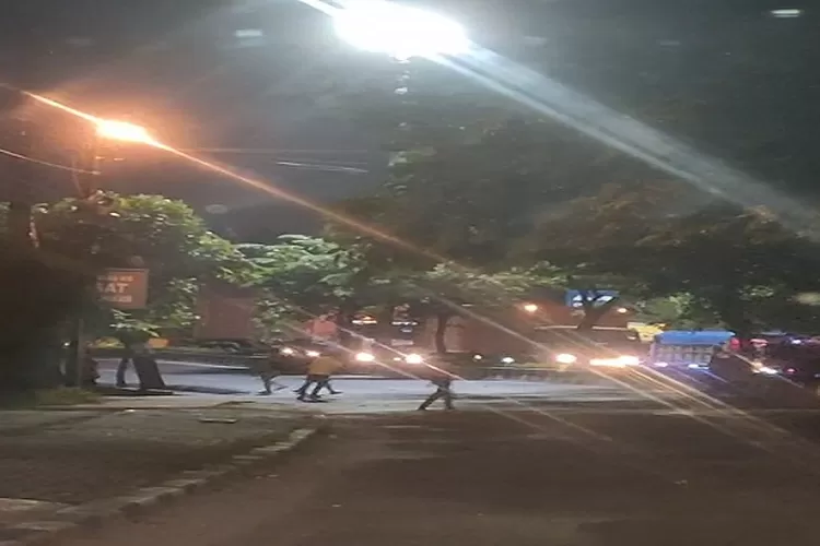 Aksi tawuran anak geng motor depan Kelurahan Syahmad tidak jauh dari Kantor Bupati Deli Serdang (Realitasonline.id/zul)
