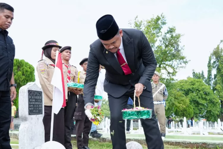 Jelang HUT Kota Medan ke-434, Bobby Nasution ziarahi makam walikota Medan dan Gubsu terdahulu, Jumat (28/6/2024).