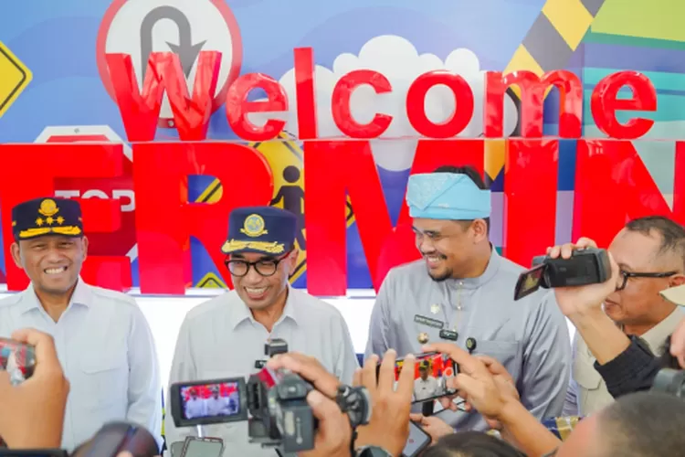 Walikota Bobby Nasution dampingi Menhub Budi Karya Sumadi tinjau Terminal Tipe A Amplas, Jumat (28/6/2024).
