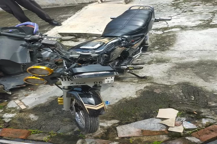 Sepeda motor Yamaha RX King yang dikendarai korban tewas (Realitasonline.id/zul)