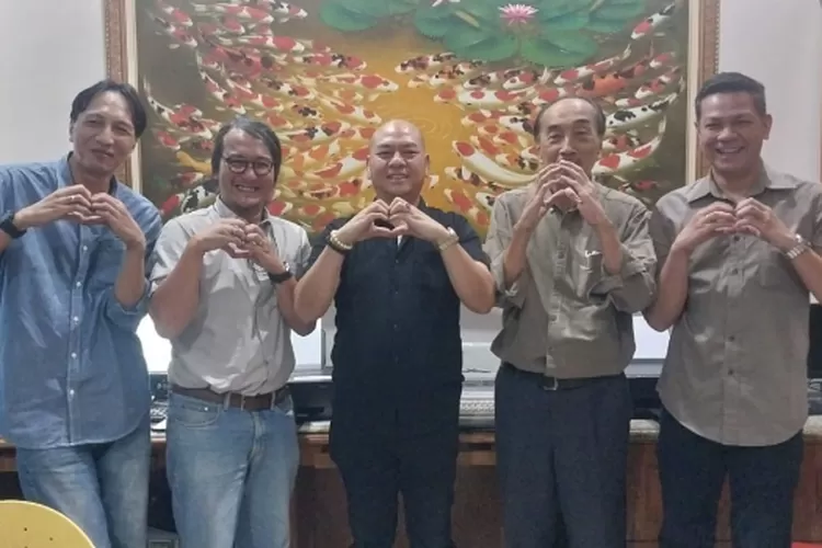 Bakal Calon Gubernur Sumut Nikson Nababan menegaskan maju dalam kontestasi Pilgubsu 2024. Mantan Bupati Tapanuli Utara dua periode ini, disebut-sebut menjadi calon kuat Kepala Daerah yang bakal diusung PDIP. Hal itu terungkap saat berbincang dalam tayangan podcast di Medan, Senin (1/7/2024).