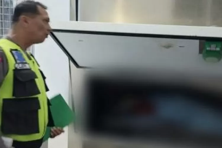 Eko Aprianto, kernet truk cold diesel yang meninggal dunia tertindih truk terbalik di Batu Jomba, saat berada di RSUD Sipirok  (Realitasonline.id/Dok)