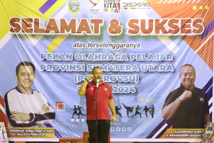 Kadispora Sumut H Baharuddin Siagian saat menutup Popprovsu 2024 di PPLP Sumut, Sabtu (6/7).