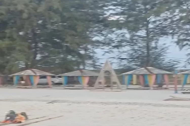 Lokasi Pantai Cemara Kembar menjadi masalah ketika pengunjung diusir (Realitasonline.id/zul)