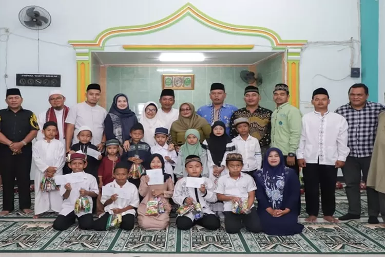 Wali Kota dr Susanti Dewayani bersama Jemaah Mesjid Bhakti Siantar Martoba sambut Tahun Baru 1446 H ( Realitasonline.id/RH)