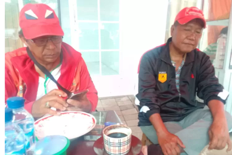 Ketum Porbikawa Sumut Robinson Sitepu (kanan) didampingi Sekum Dolatta Ginting ketika memberi keterangan di Medan,.Minggu (7/7).