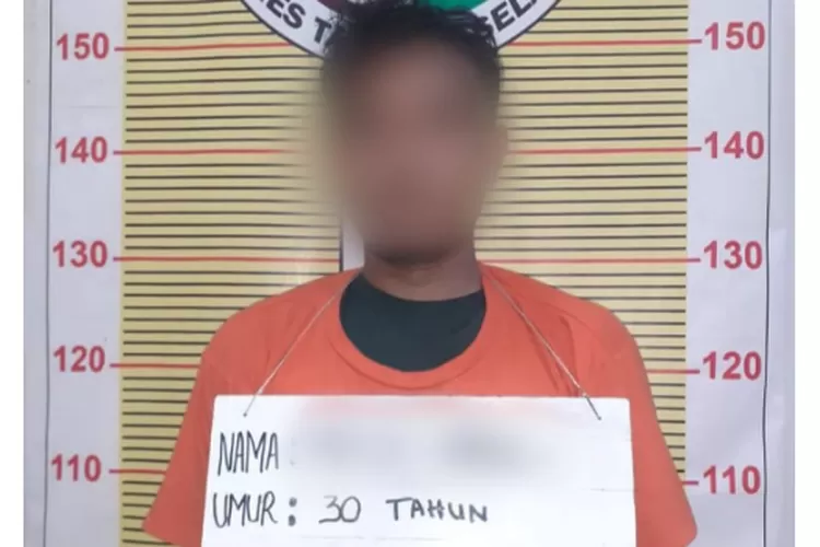 Pelaku MAS yang diduga sebagai kurir narkoba, saat ditangkap petugas. (Realitasonline.id/ RI)