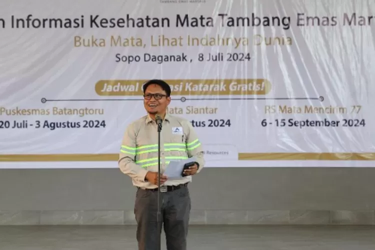 Deputy General Manager Operations PTAR Wira Dharma Putra, saat memberi sambutan pada pembukaan Pekan Informasi Kesehatan Mata di Sopo Daganak Batangtoru, Kabupaten Tapsel, Senin (8/7/2024).(Realitasonline.id/ RI)