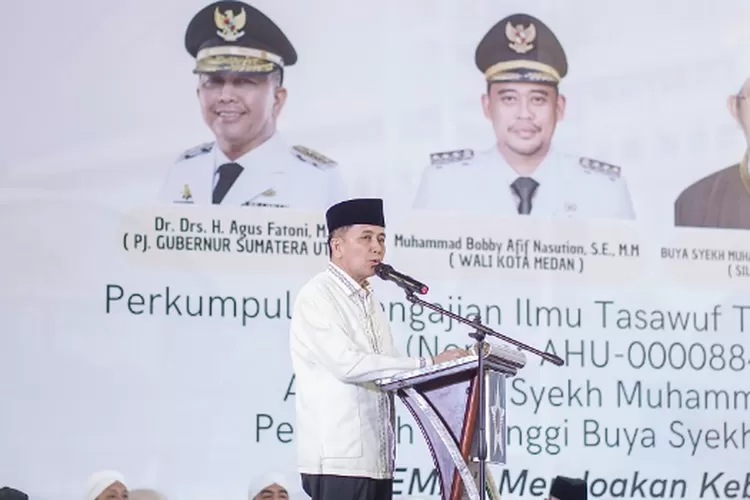 Pj Gubernur Sumut Agus Fatoni menghadiri Zikir Akbar di Gedung Serbaguna Pemprov Sumut, Medan, Sumut, Sabtu (13/7/2024). 