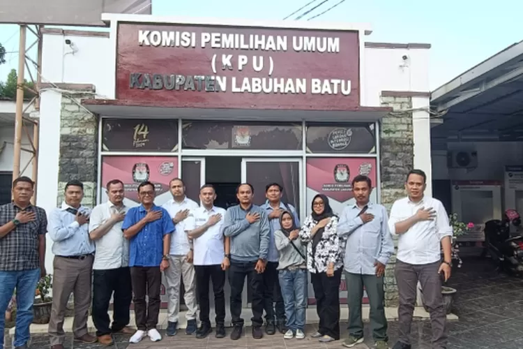 kegiatan audiensi SMSI Labuhanbatu Raya ke kantor KPU Labuhanbatu